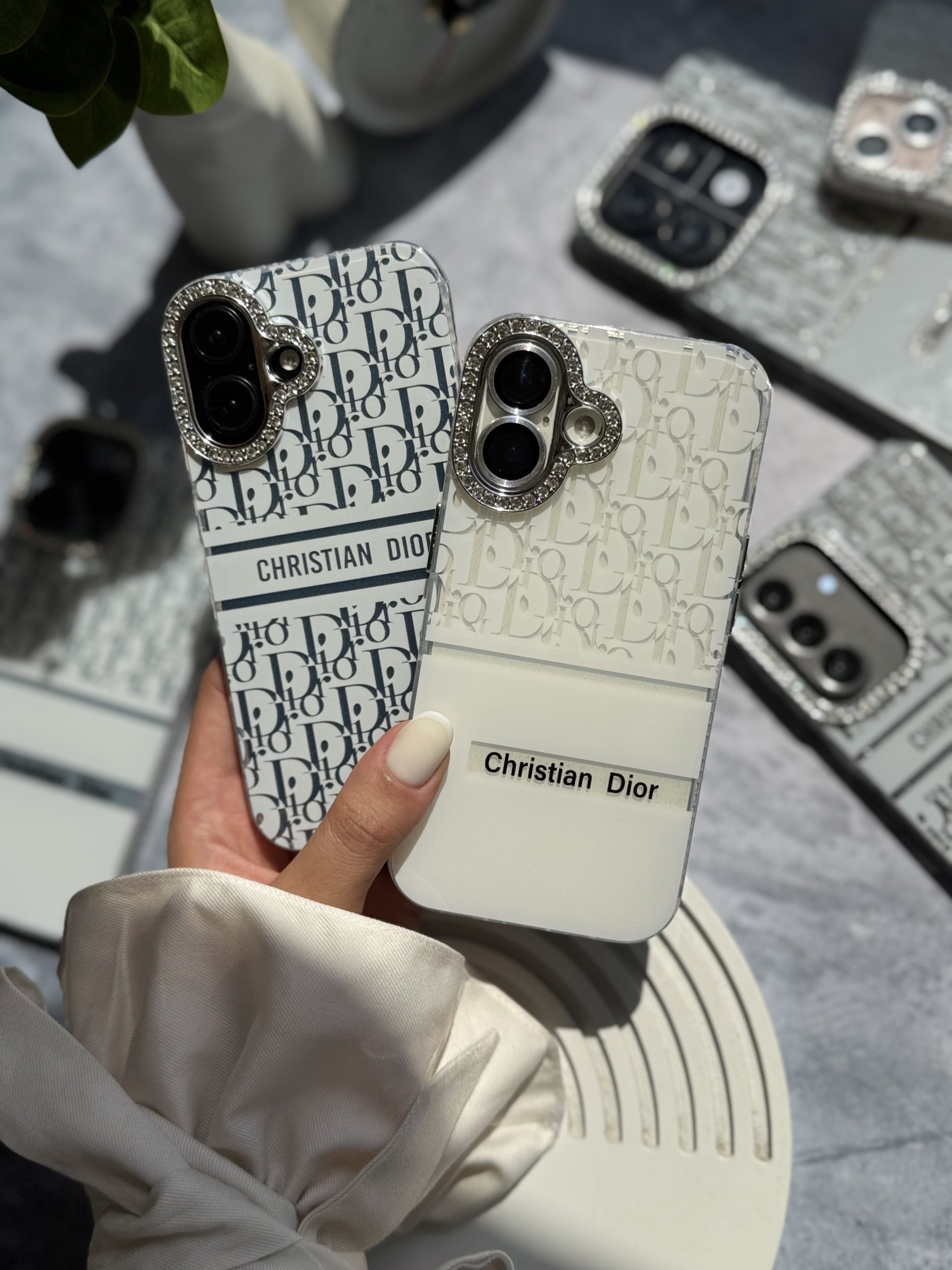 c9447f قاب White Christian Dior دور لنز نگین آیفون - Image 1
